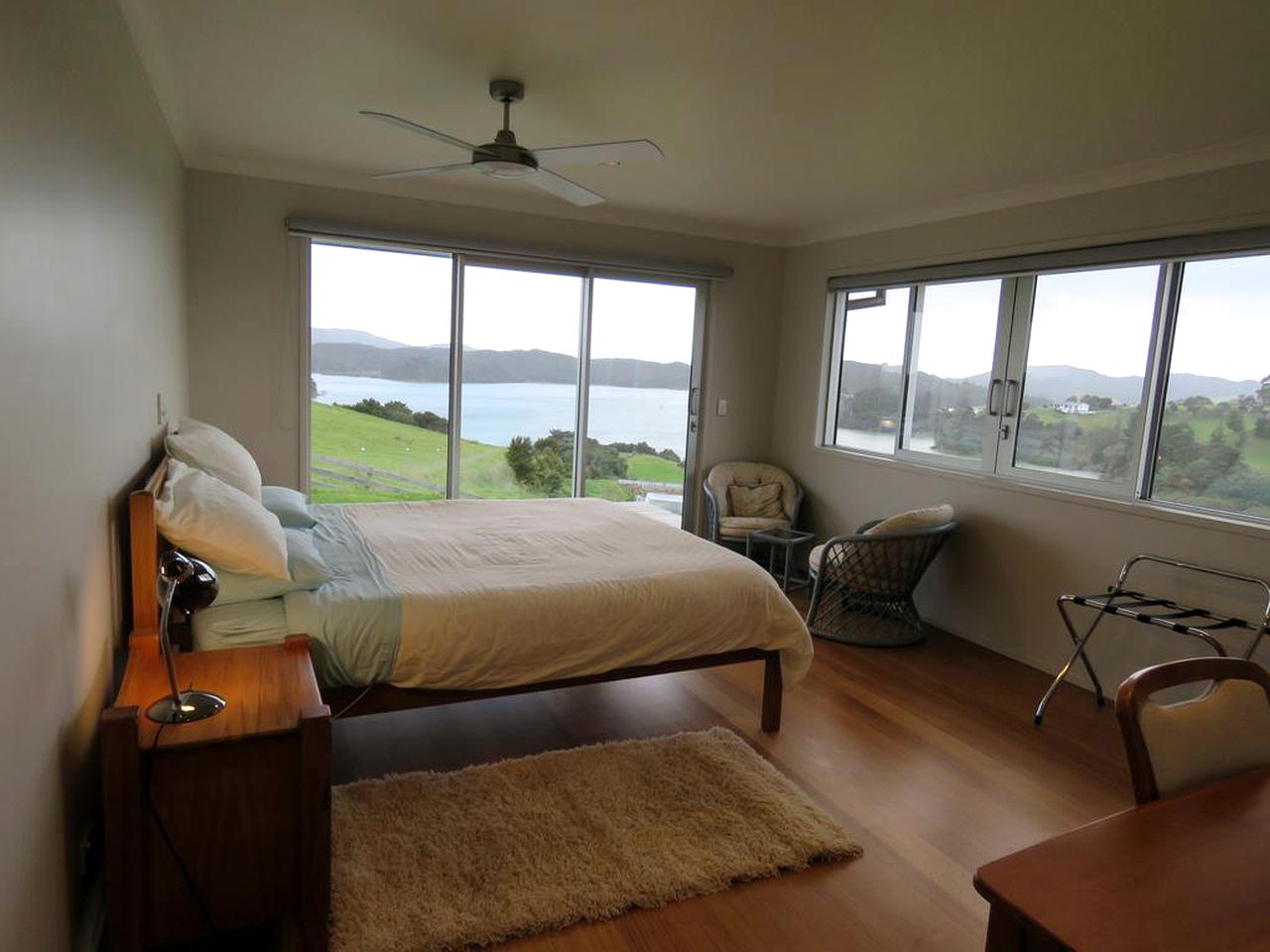 Gorgeous Bed and Breakfast Accommodation on Whangaruru Harbour, North Island