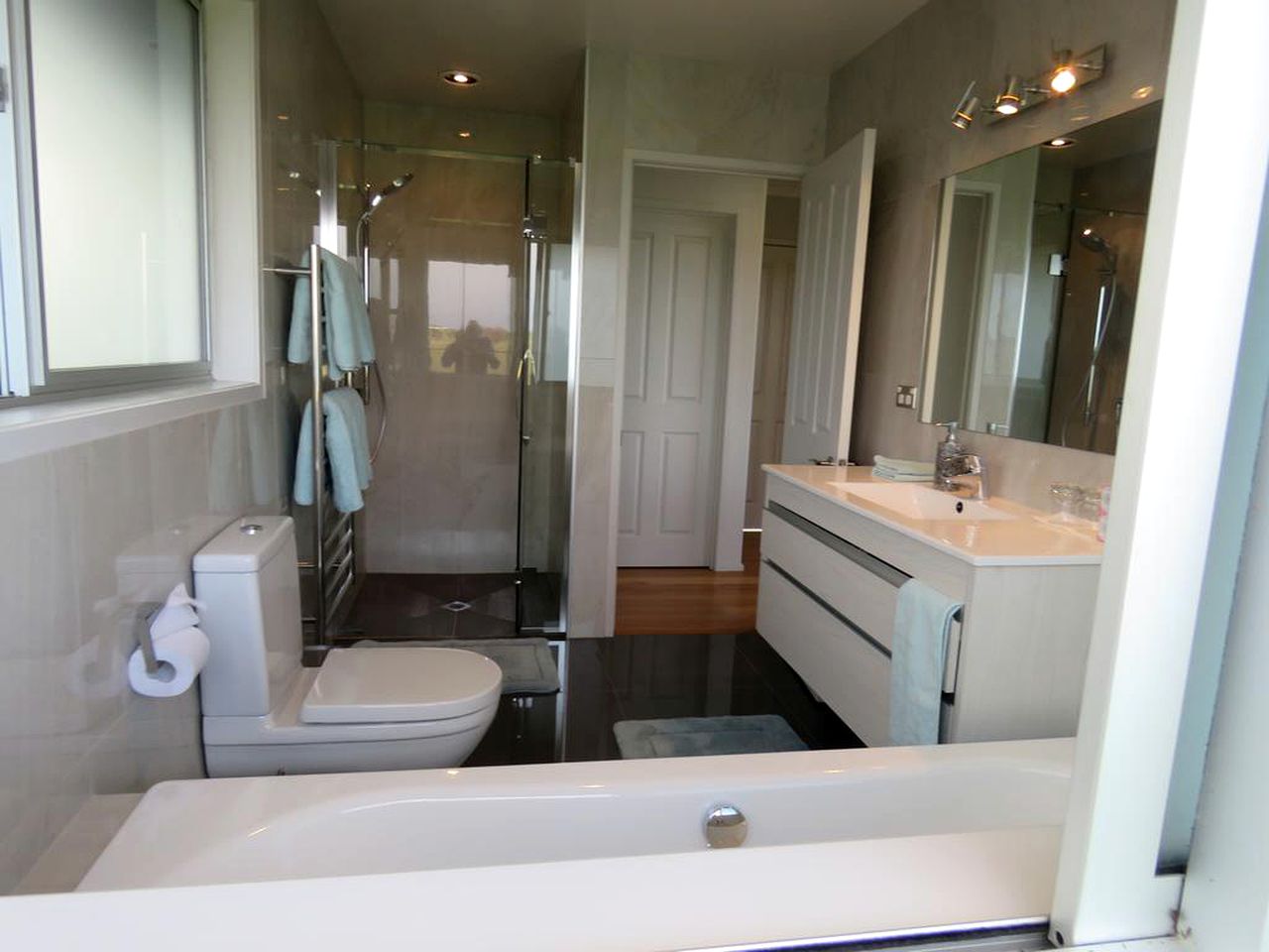 Gorgeous Bed and Breakfast Accommodation on Whangaruru Harbour, North Island