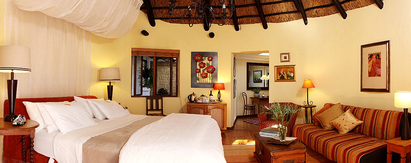 Thatch-Canopy Lodge Getaway Rental in the Western Cape, South Africa