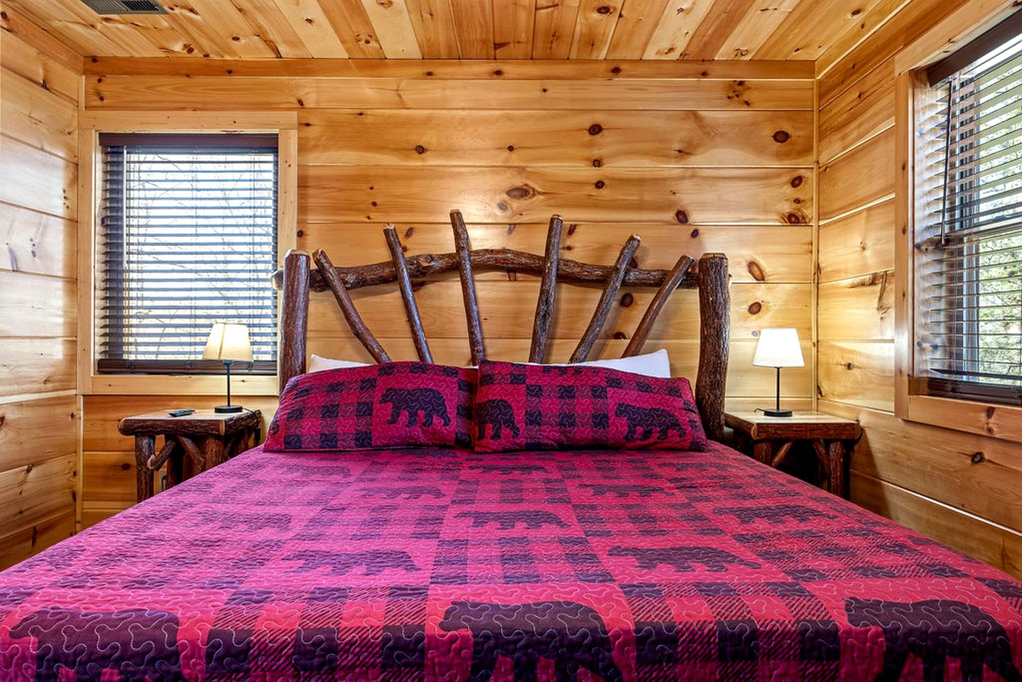 Rustic Family Cabin with Hot Tub with Arcade in Great Smoky Mountains near Gatlinburg, Tennessee