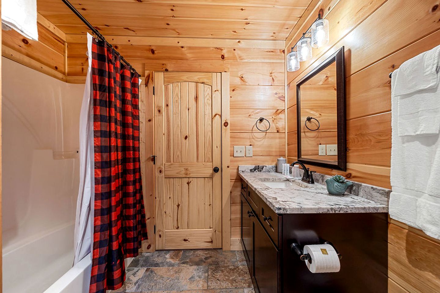 Rustic Family Cabin with Hot Tub with Arcade in Great Smoky Mountains near Gatlinburg, Tennessee