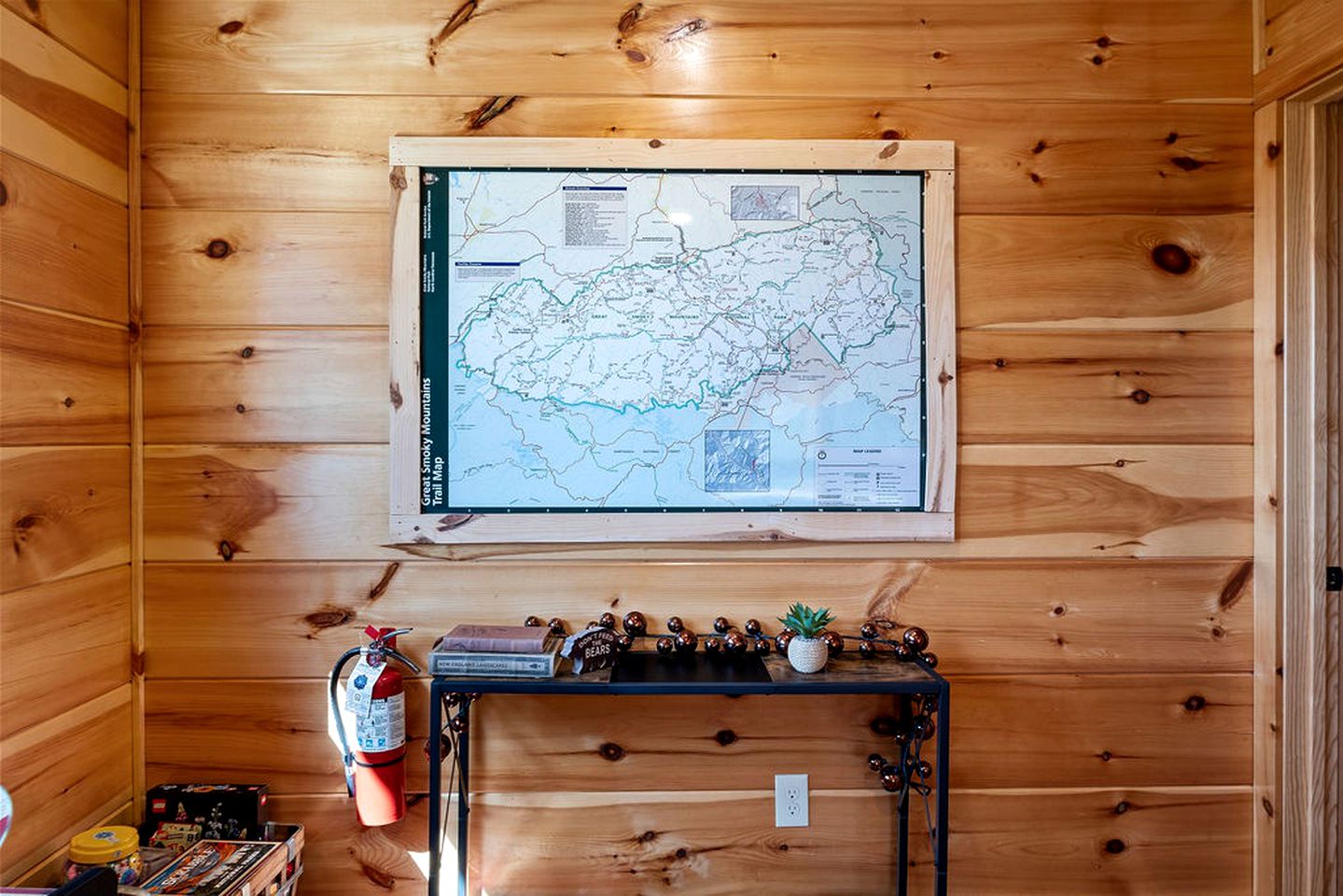 Rustic Family Cabin with Hot Tub with Arcade in Great Smoky Mountains near Gatlinburg, Tennessee