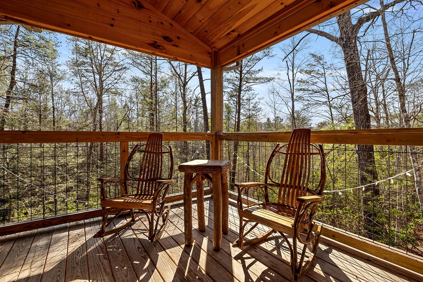 Rustic Family Cabin with Hot Tub with Arcade in Great Smoky Mountains near Gatlinburg, Tennessee