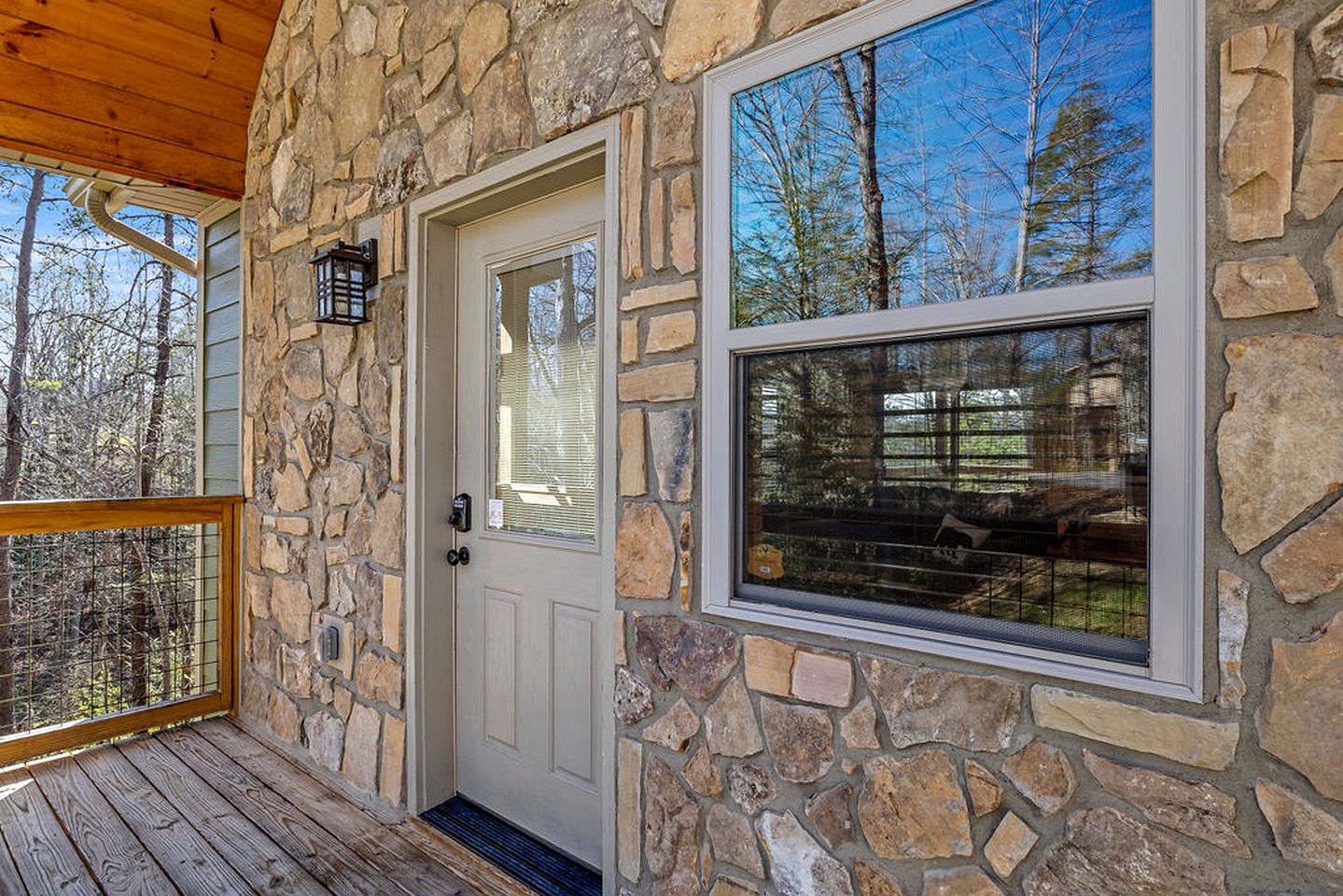 Rustic Family Cabin with Hot Tub with Arcade in Great Smoky Mountains near Gatlinburg, Tennessee