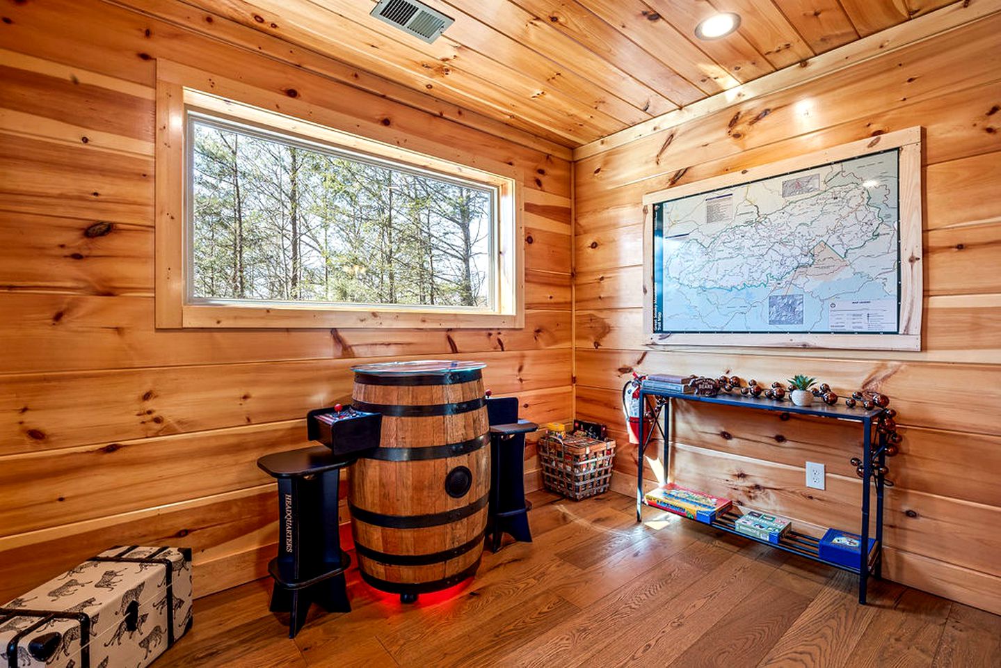 Rustic Family Cabin with Hot Tub with Arcade in Great Smoky Mountains near Gatlinburg, Tennessee