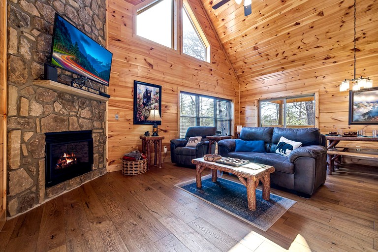 Rustic Family Cabin with Hot Tub with Arcade in Great Smoky Mountains near Gatlinburg, Tennessee