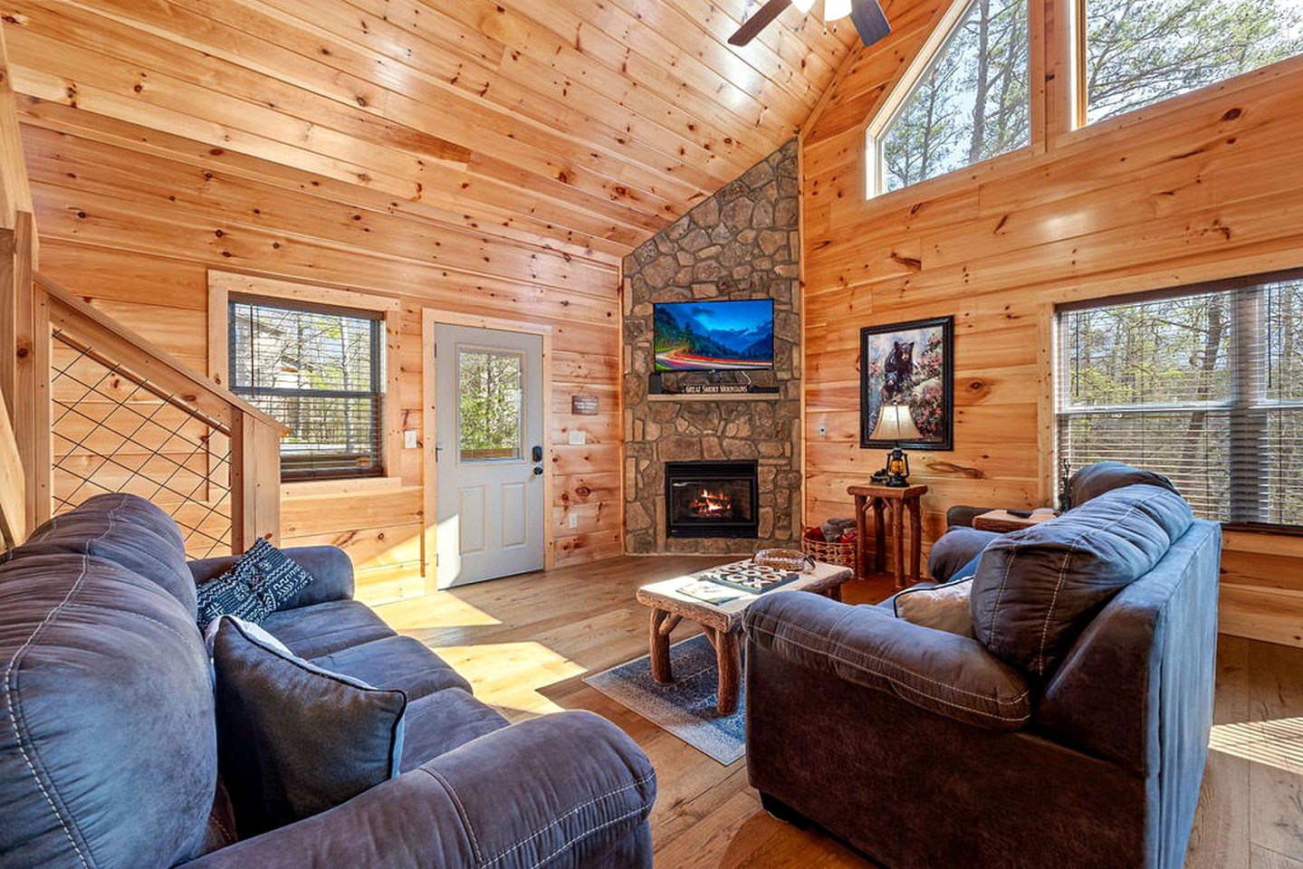 Rustic Family Cabin with Hot Tub with Arcade in Great Smoky Mountains near Gatlinburg, Tennessee