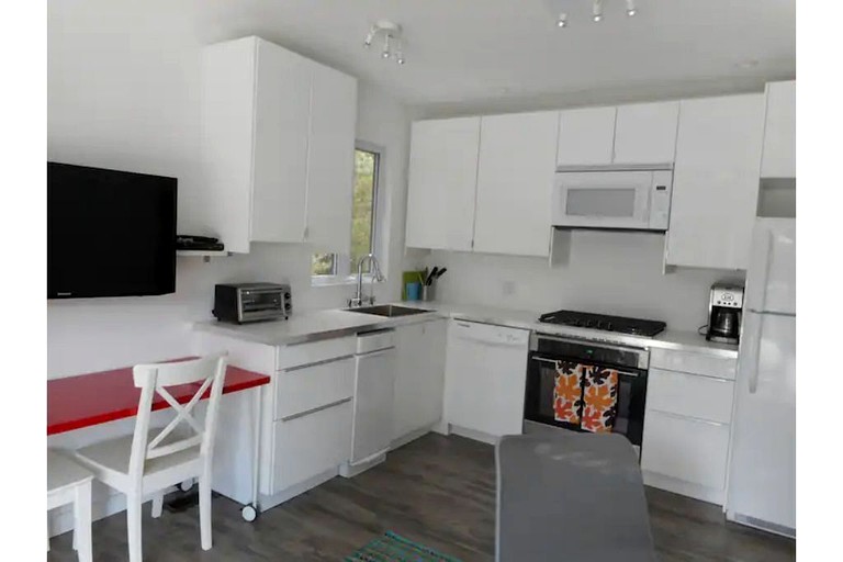 Villas (Canada, Godfrey, Ontario)