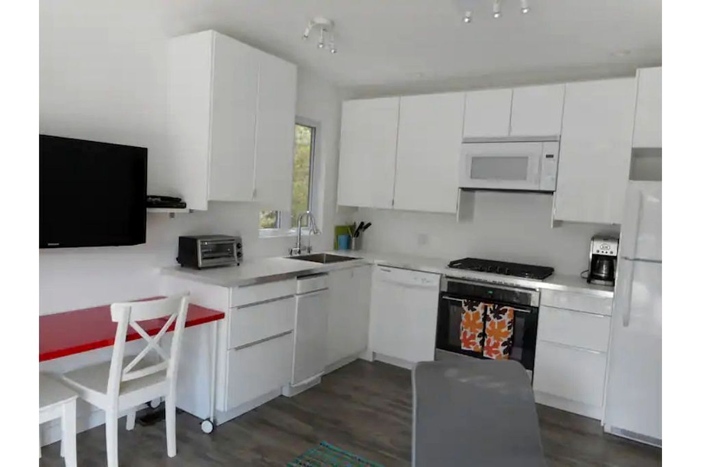 Group of Cottages Great for Family or Group Reunions in Ontario