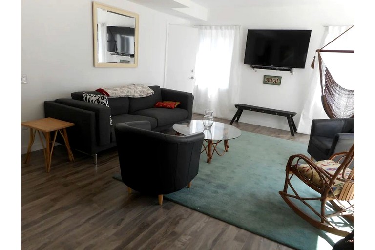 Villas (Canada, Godfrey, Ontario)