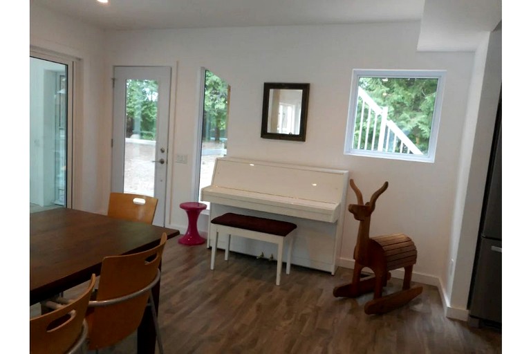 Villas (Canada, Godfrey, Ontario)