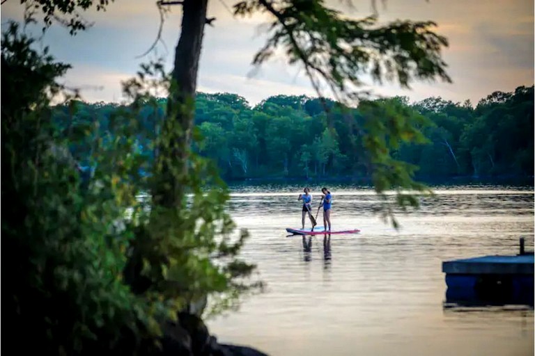 Villas (Canada, Godfrey, Ontario)