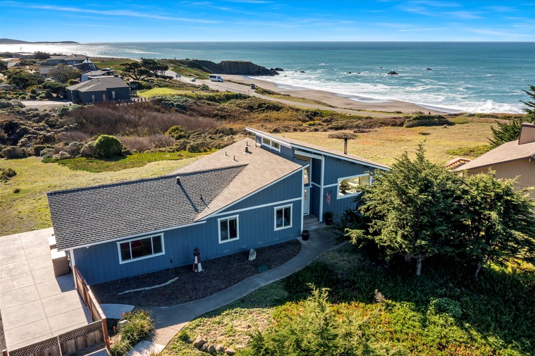 Dog Friendly BeachVacation Rental with Coastal Views and Luxury Amenities in Bodega Bay, California
