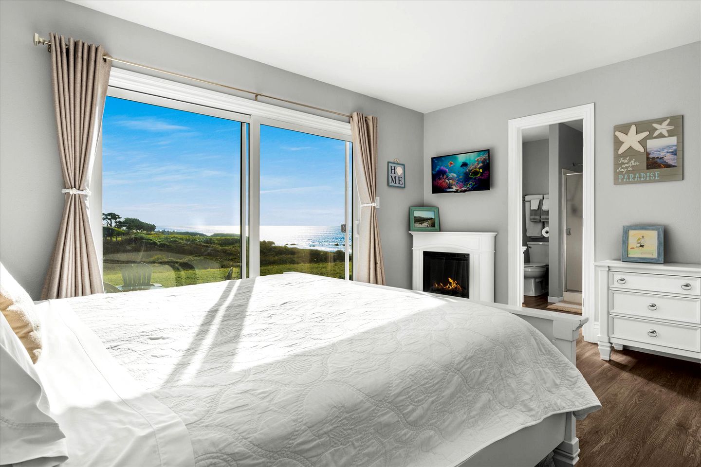 Dog Friendly Beach Vacation Rental with Coastal Views and Luxury Amenities in Bodega Bay, California