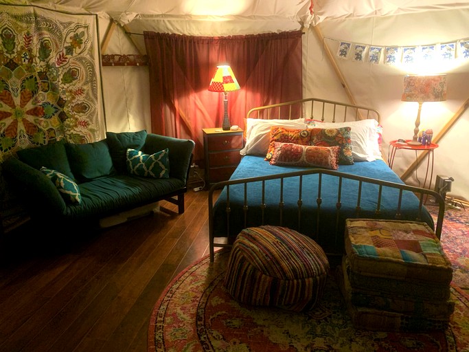 Yurts (United States of America, Bryson City, North Carolina)