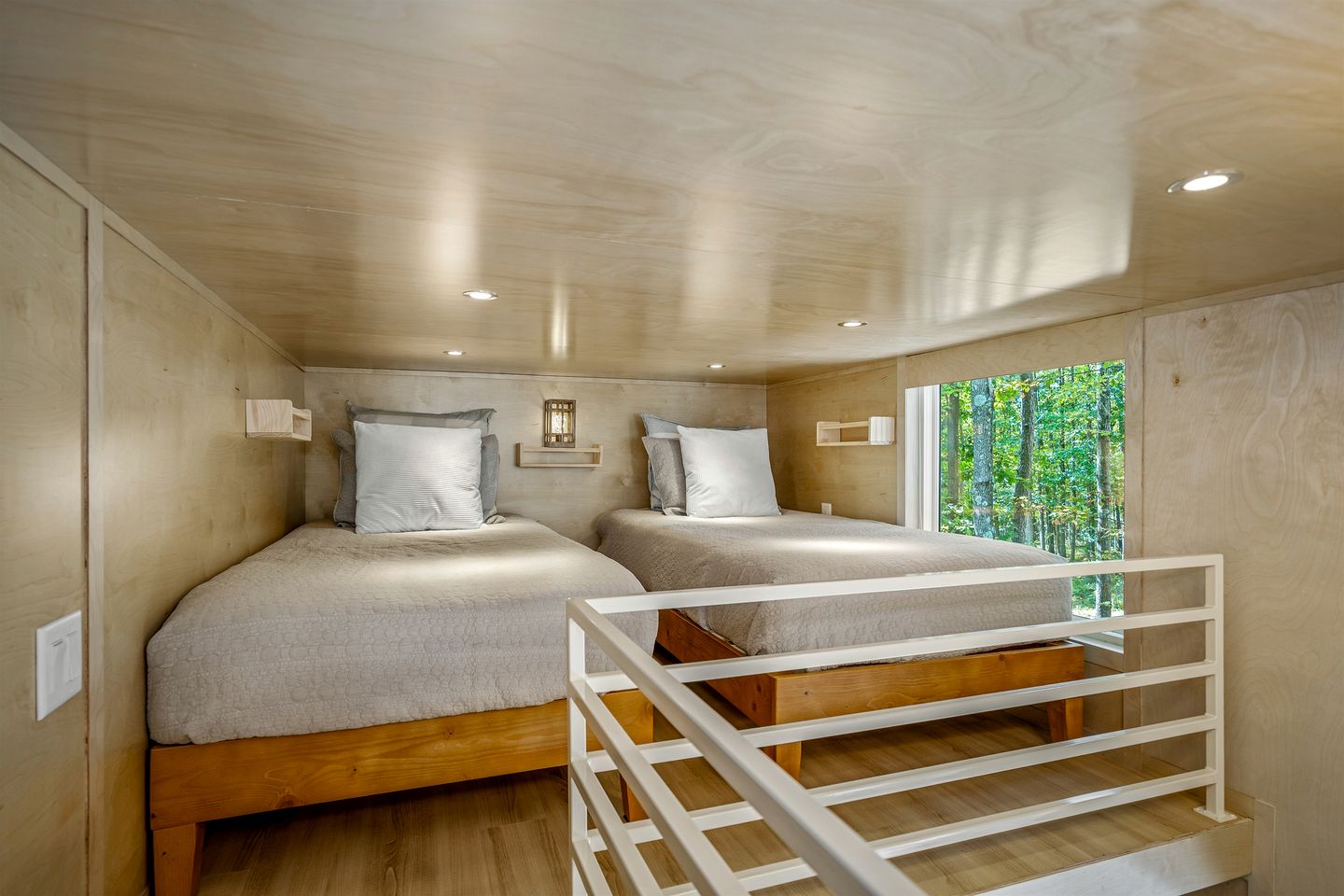Glorious Lofted Container with Luxurious Indoor and Outdoor Spaces in Alabama