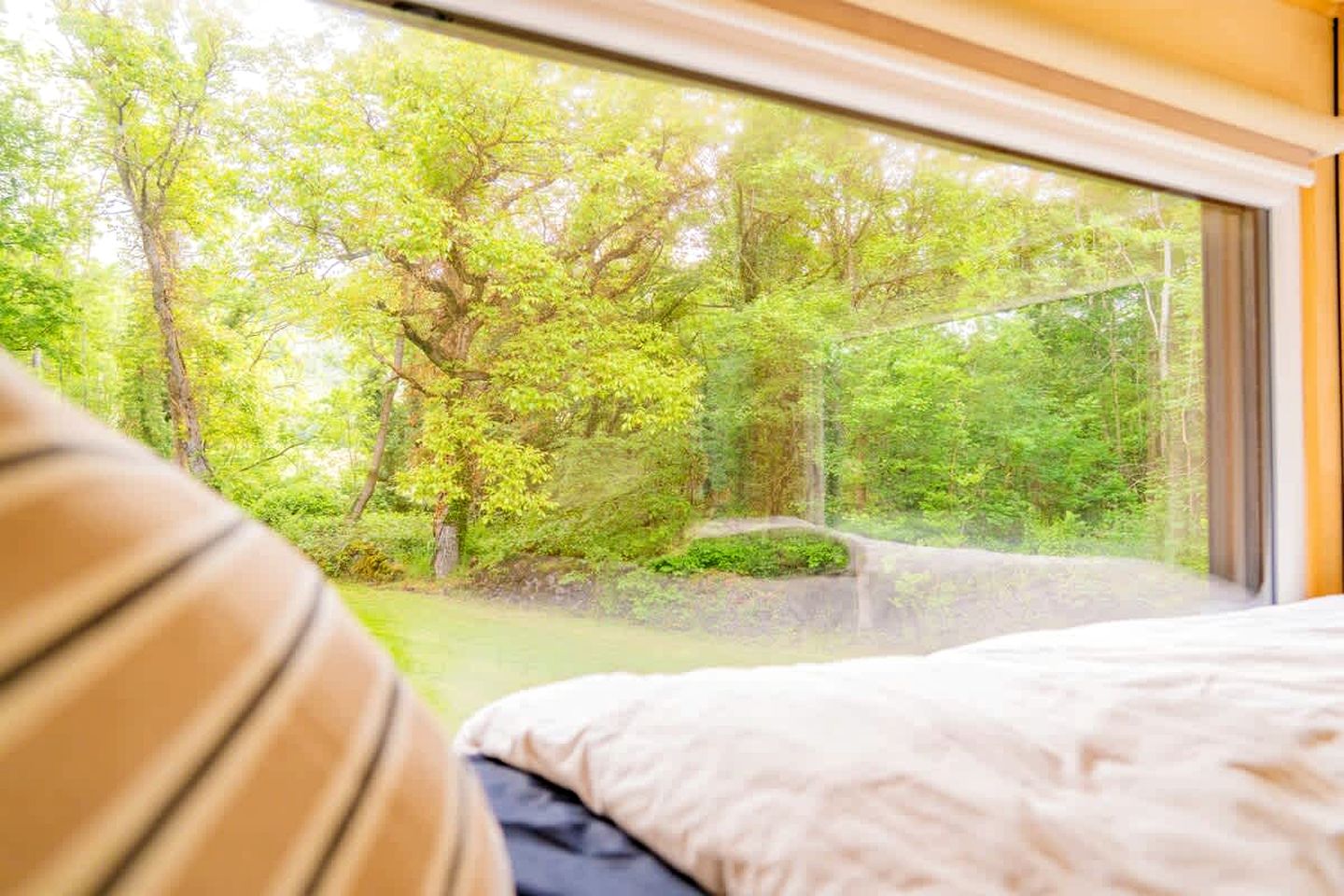 Cozy Off-Grid Tiny House with Stunning Mountain Views near Mont-Dore, France