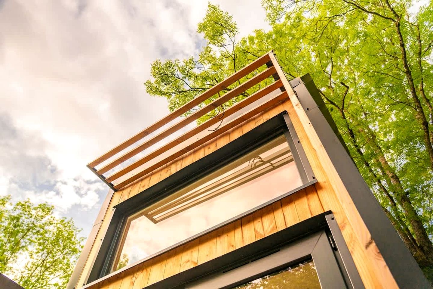 Cozy Off-Grid Tiny House with Stunning Mountain Views near Mont-Dore, France