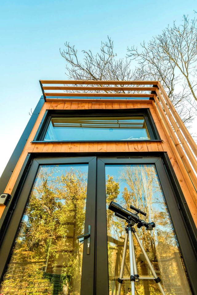 Cozy Off-Grid Tiny House with Stunning Mountain Views near Mont-Dore, France