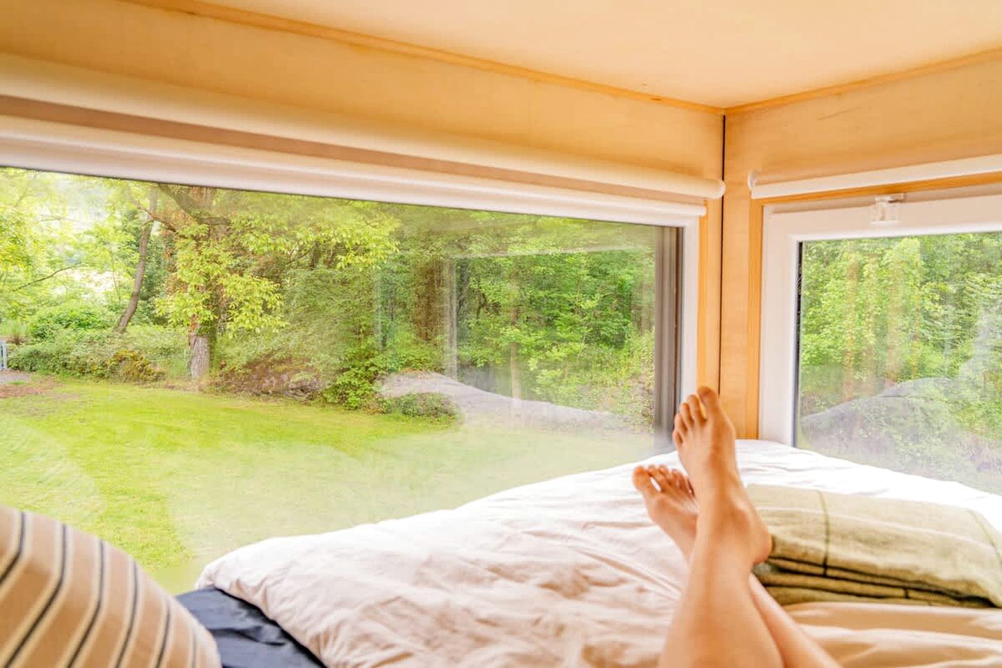 Cozy Off-Grid Tiny House with Stunning Mountain Views near Mont-Dore, France