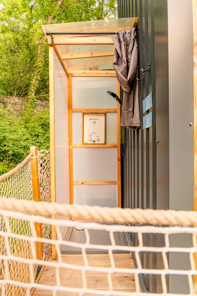 Cozy Off-Grid Tiny House with Stunning Mountain Views near Mont-Dore, France