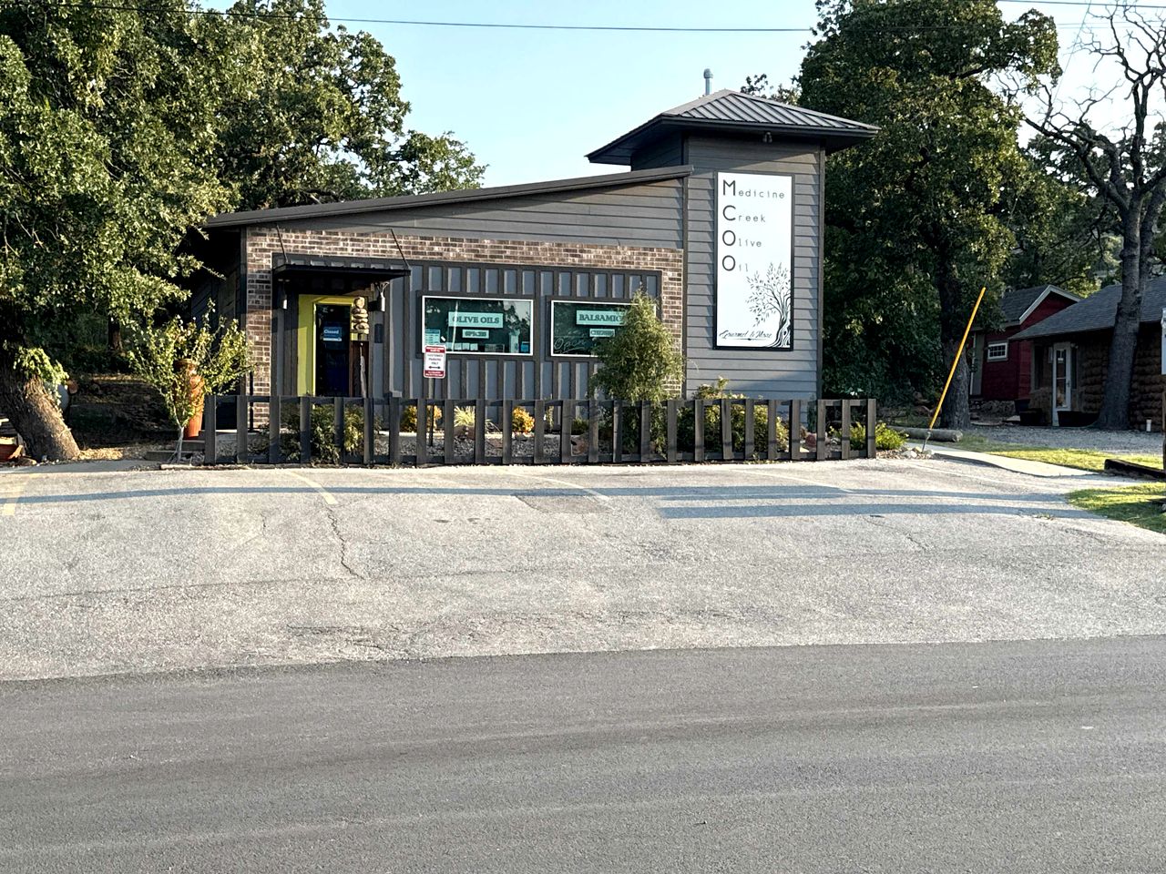 Cozy Tiny Home with Private Patio & Hammock Chairs near Bath Lake in Medicine Park, Oklahoma