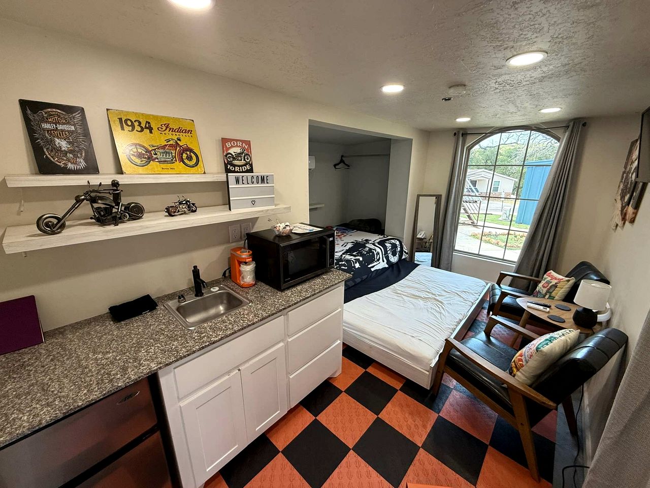 Cozy Tiny Home with Private Patio & Hammock Chairs near Bath Lake in Medicine Park, Oklahoma