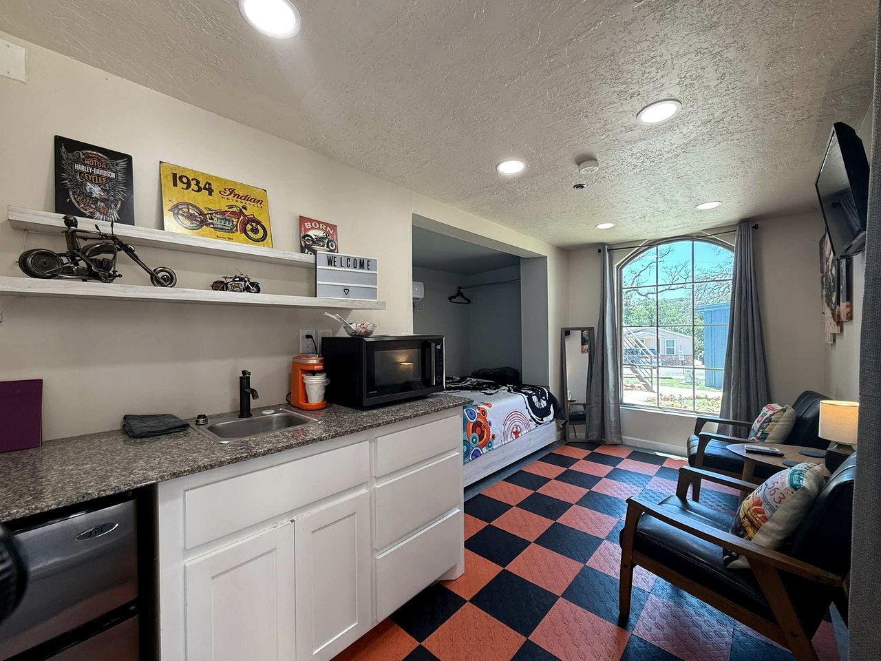 Cozy Tiny Home with Private Patio & Hammock Chairs near Bath Lake in Medicine Park, Oklahoma