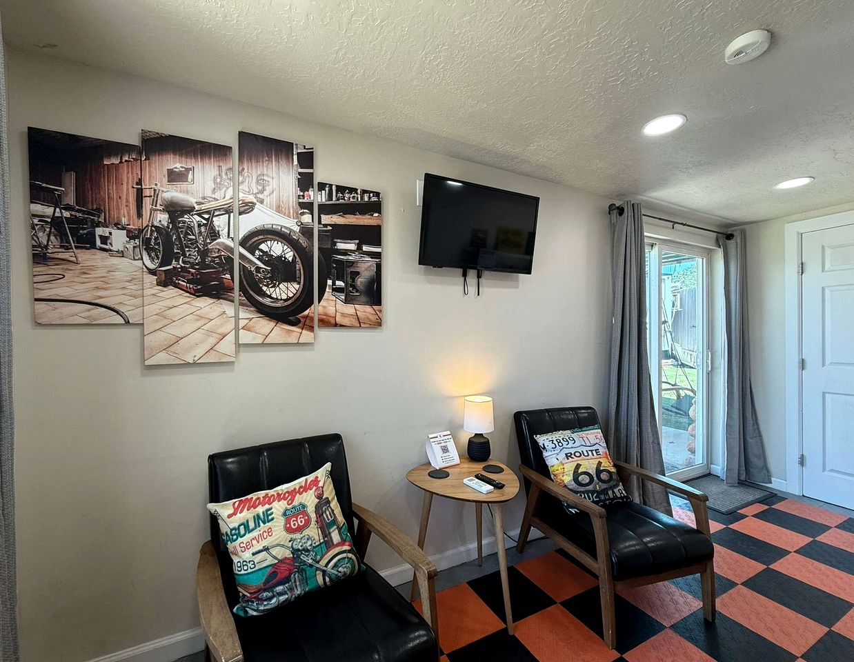 Cozy Tiny Home with Private Patio & Hammock Chairs near Bath Lake in Medicine Park, Oklahoma