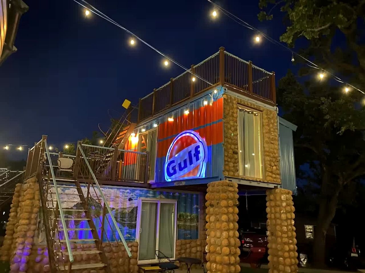 Unique Tiny House Retreat with Rooftop Deck near Cobblestone Shops in Medicine Park, OK