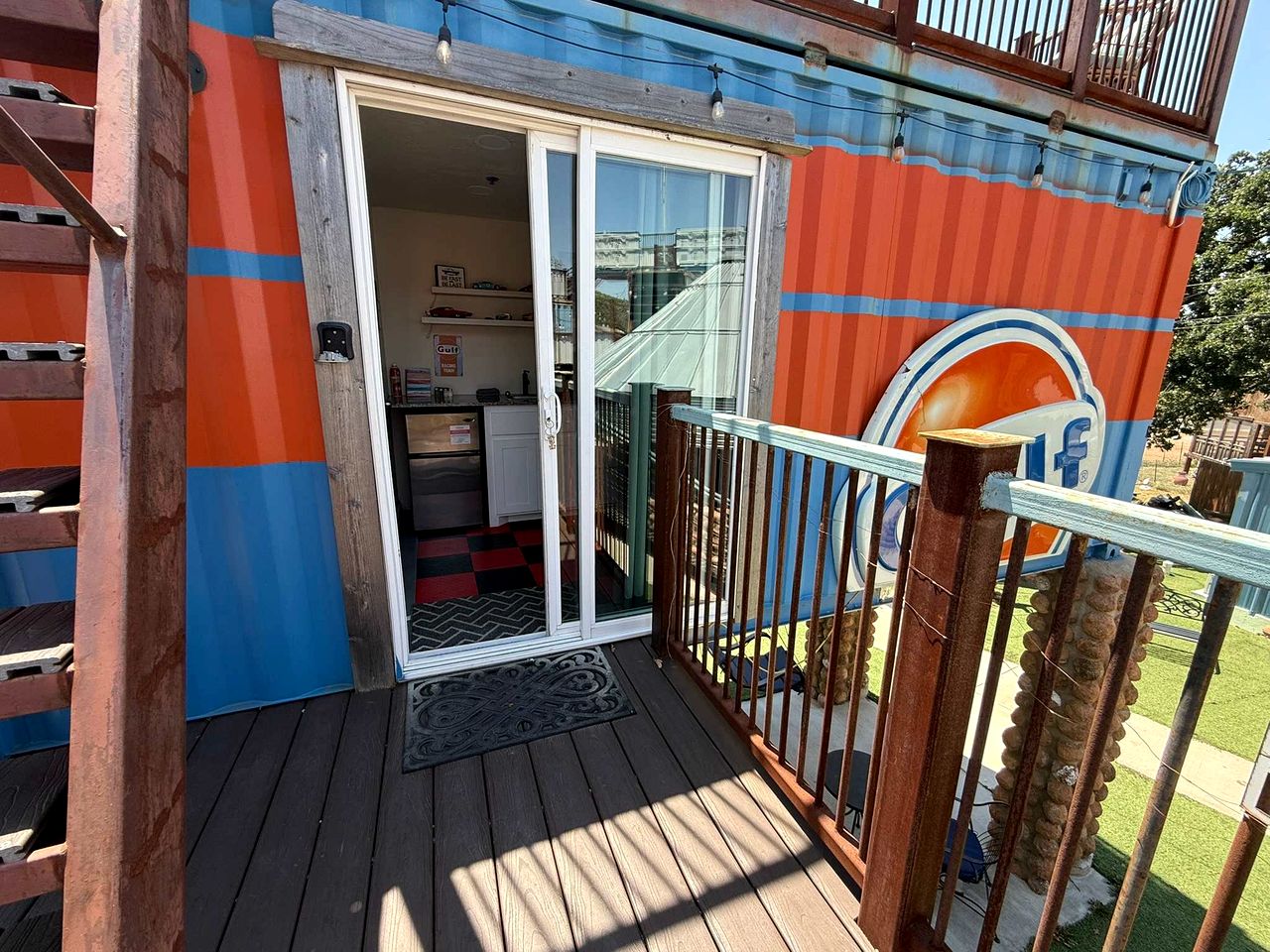 Unique Tiny House Retreat with Rooftop Deck near Cobblestone Shops in Medicine Park, OK