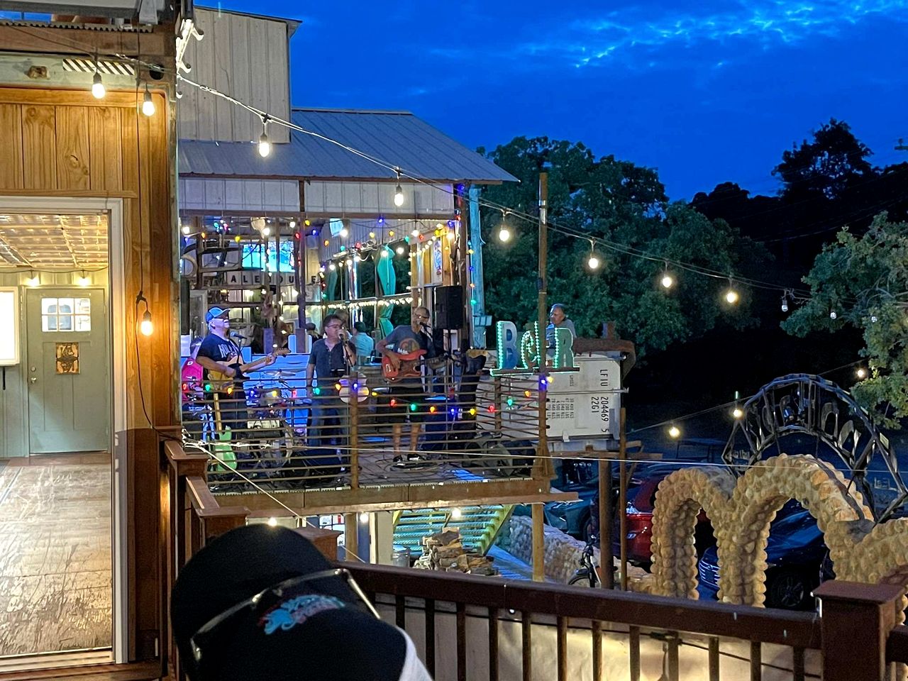 Unique Tiny House Retreat with Rooftop Deck near Cobblestone Shops in Medicine Park, OK