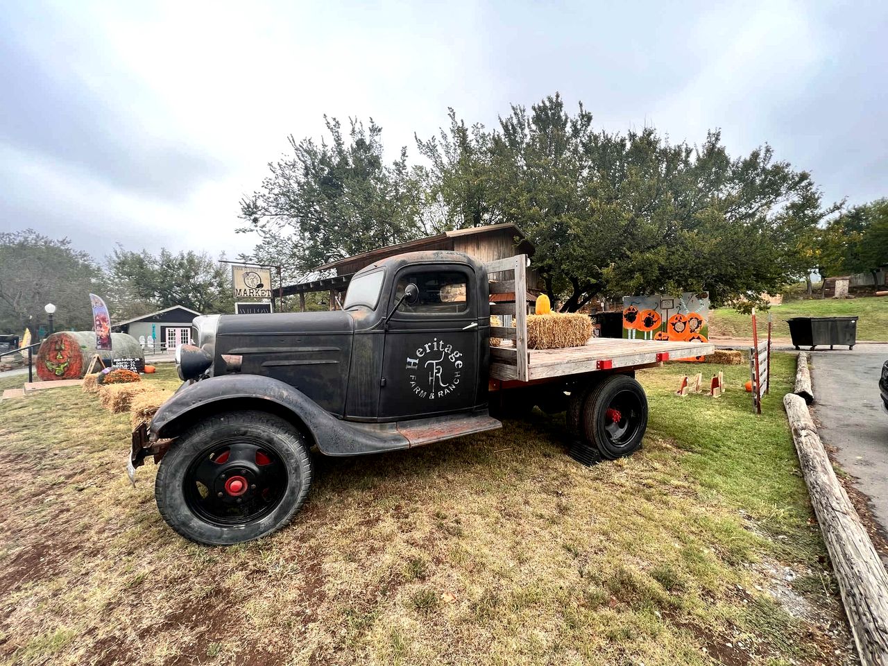 Unique Tiny House Retreat with Rooftop Deck near Cobblestone Shops in Medicine Park, OK