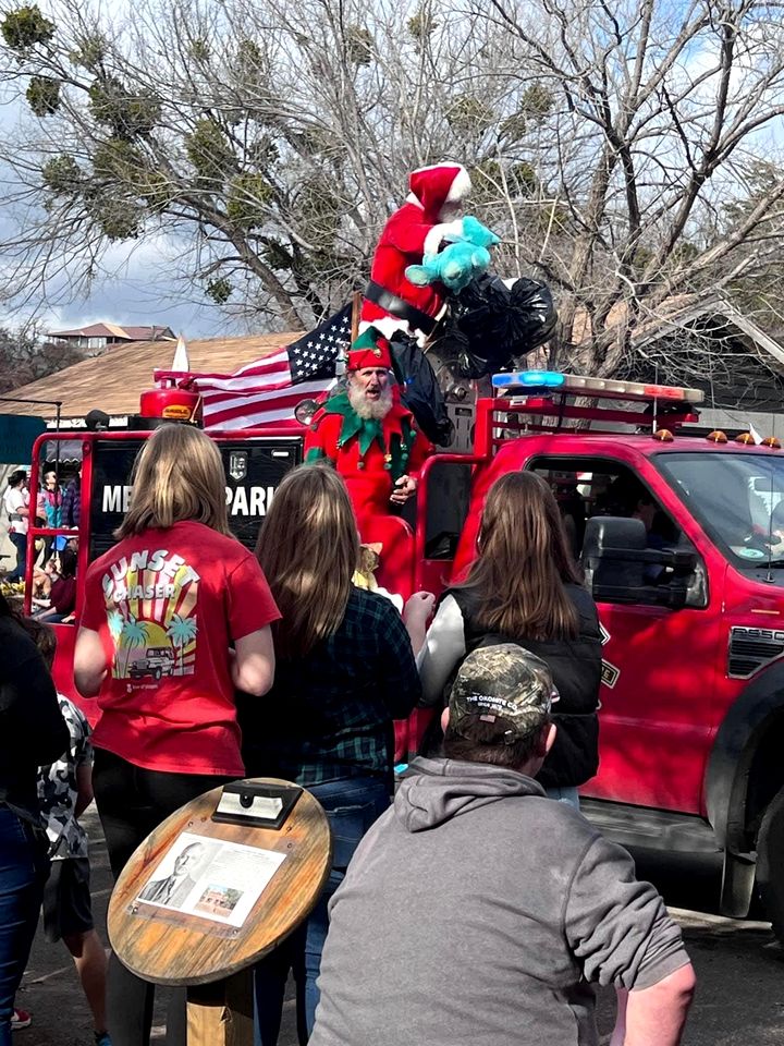 Unique Tiny House Retreat with Rooftop Deck near Cobblestone Shops in Medicine Park, OK