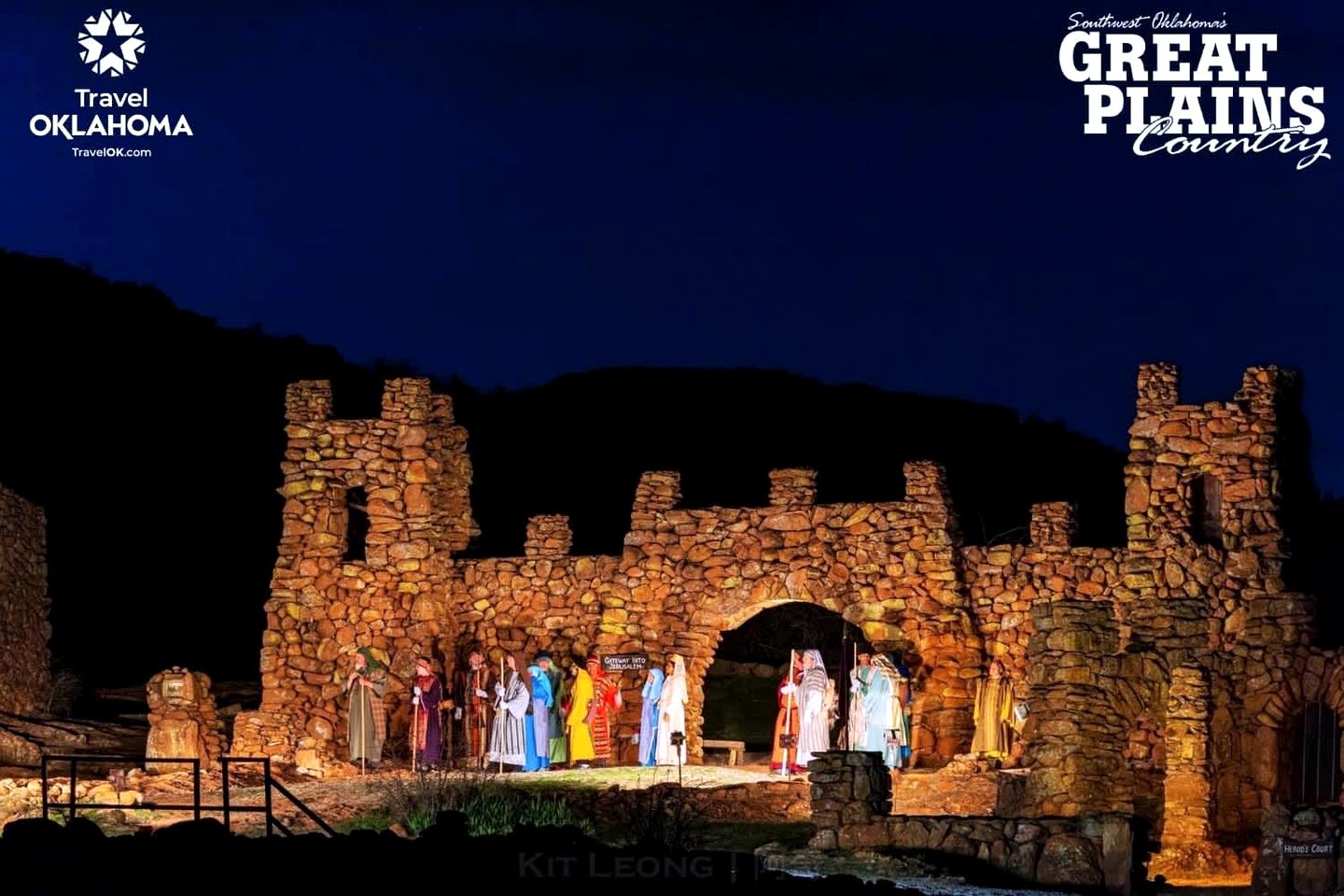 Unique Tiny House Retreat with Rooftop Deck near Cobblestone Shops in Medicine Park, OK