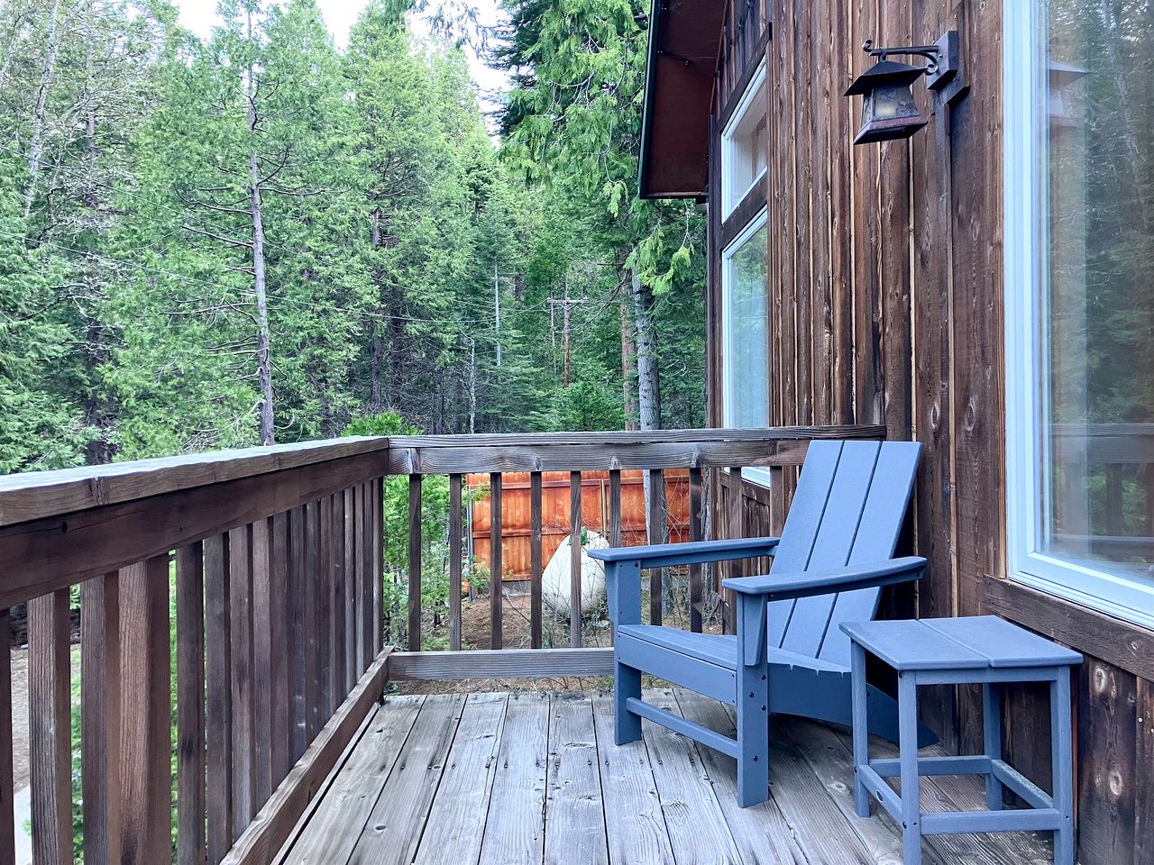 Enchanting Creekside Cabin Retreat near Yosemite National Park in California