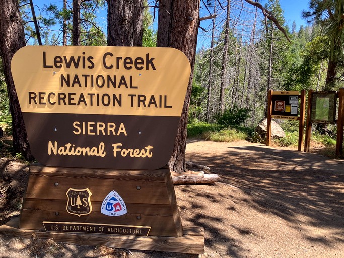 Cabins (United States of America, Oakhurst, California)