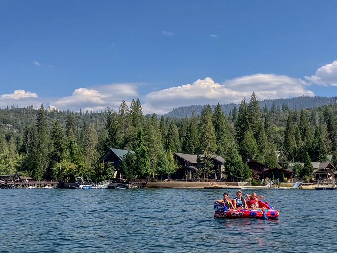 Cabins (United States of America, Oakhurst, California)