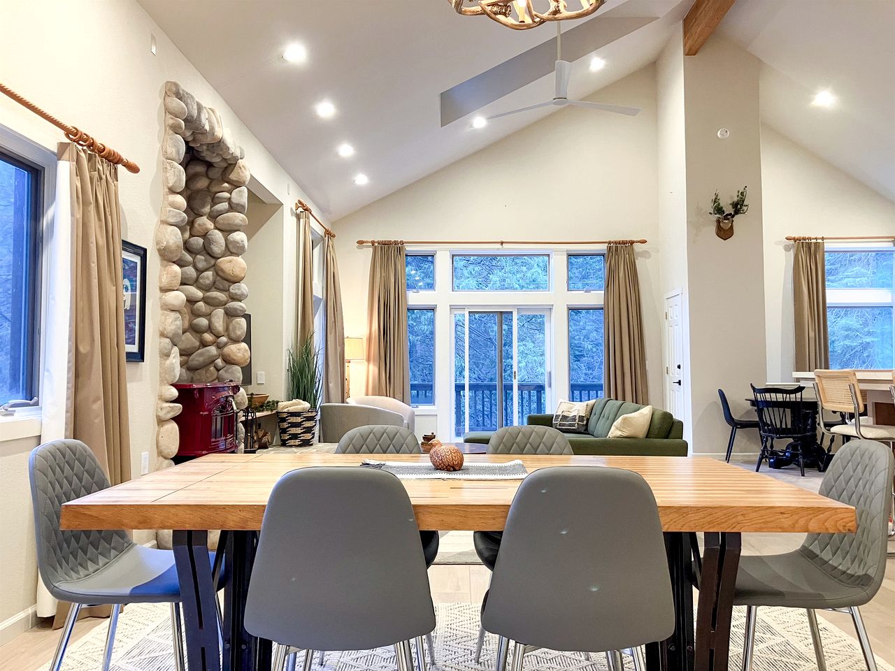 Enchanting Creekside Cabin Retreat near Yosemite National Park in California