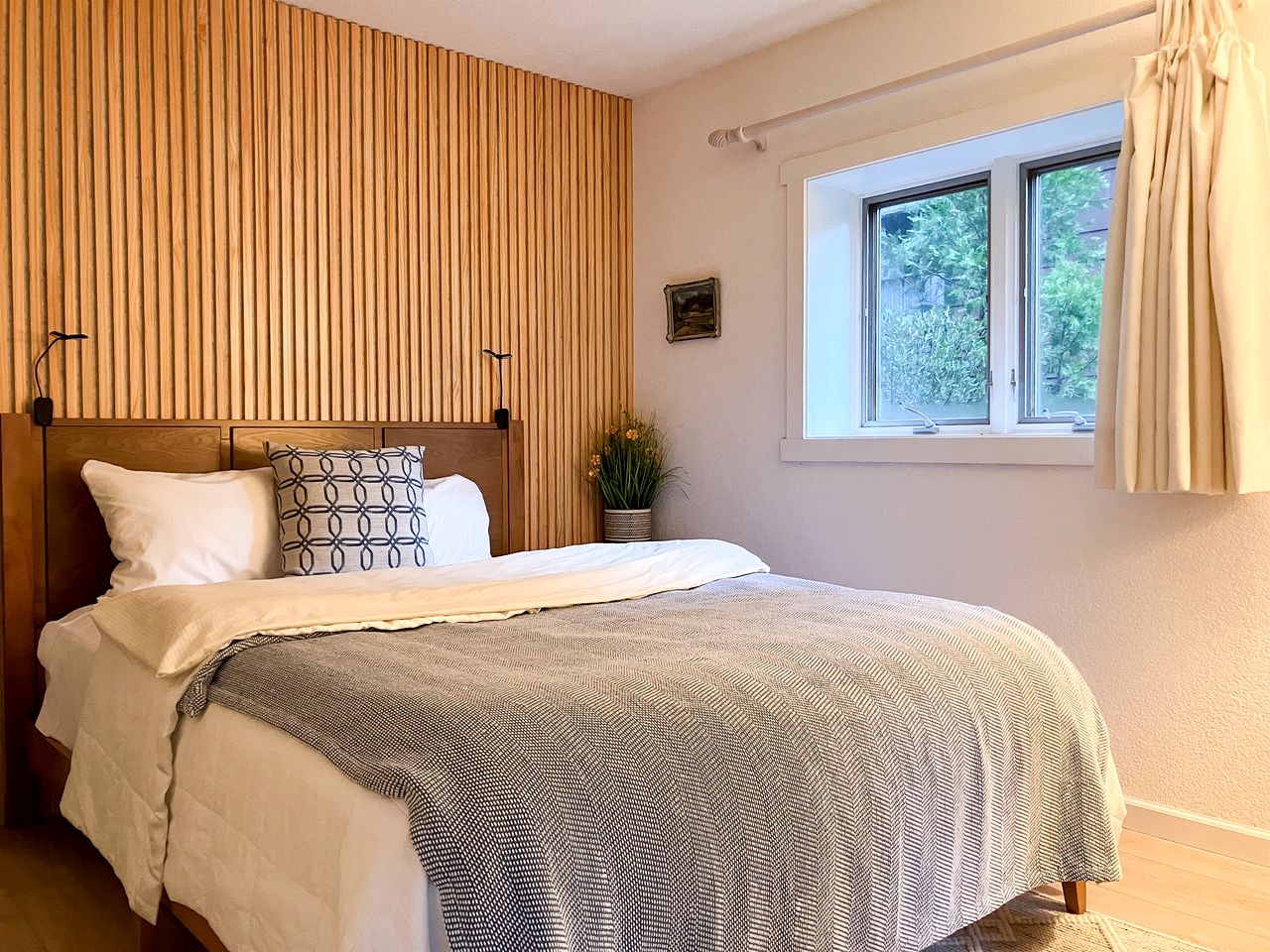 Enchanting Creekside Cabin Retreat near Yosemite National Park in California