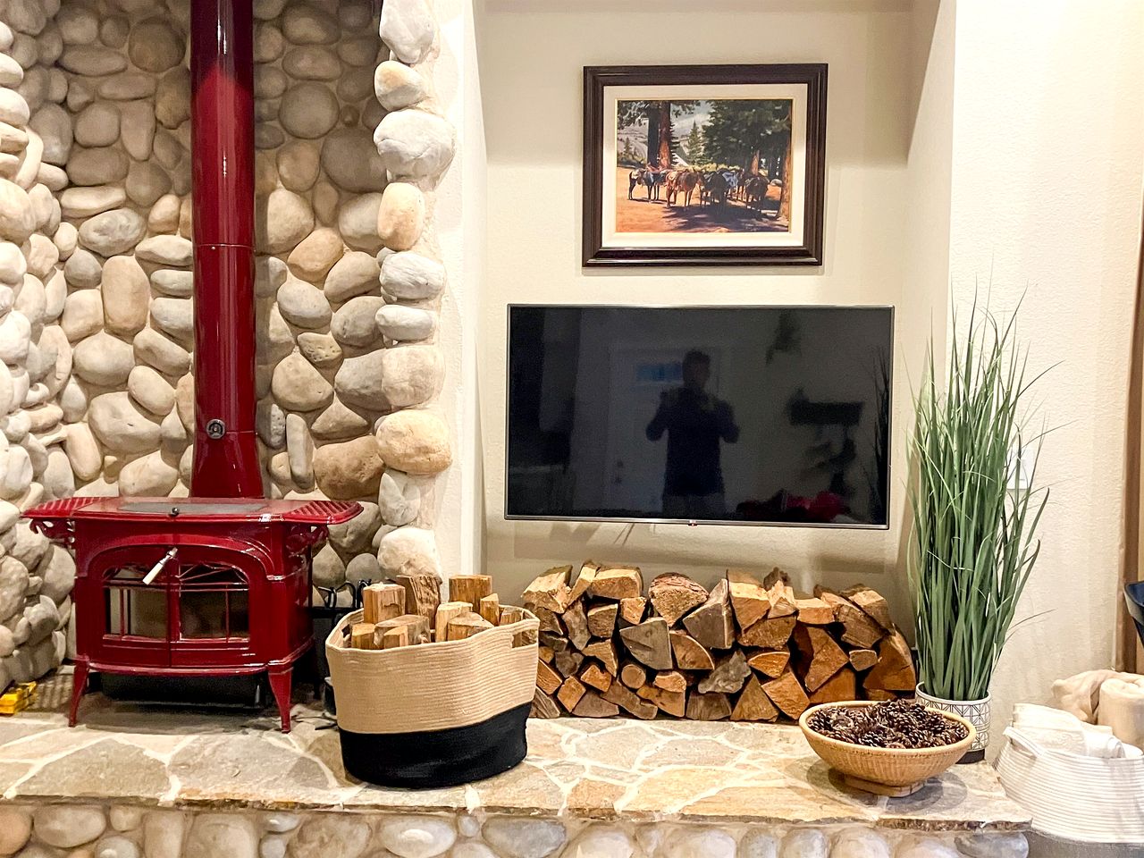 Enchanting Creekside Cabin Retreat near Yosemite National Park in California