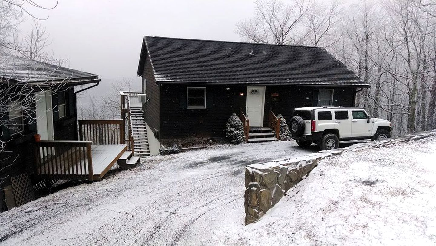 Cozy Cabin Rental with Stunning Views for Mountain Getaway in Boone, North Carolina