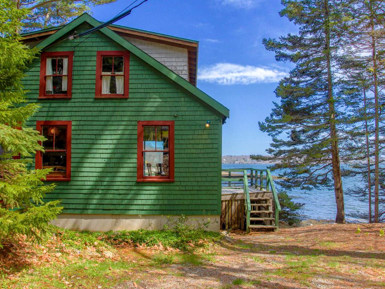 Cabin with Dock and Beach Access in Boothbay Harbor, Maine
