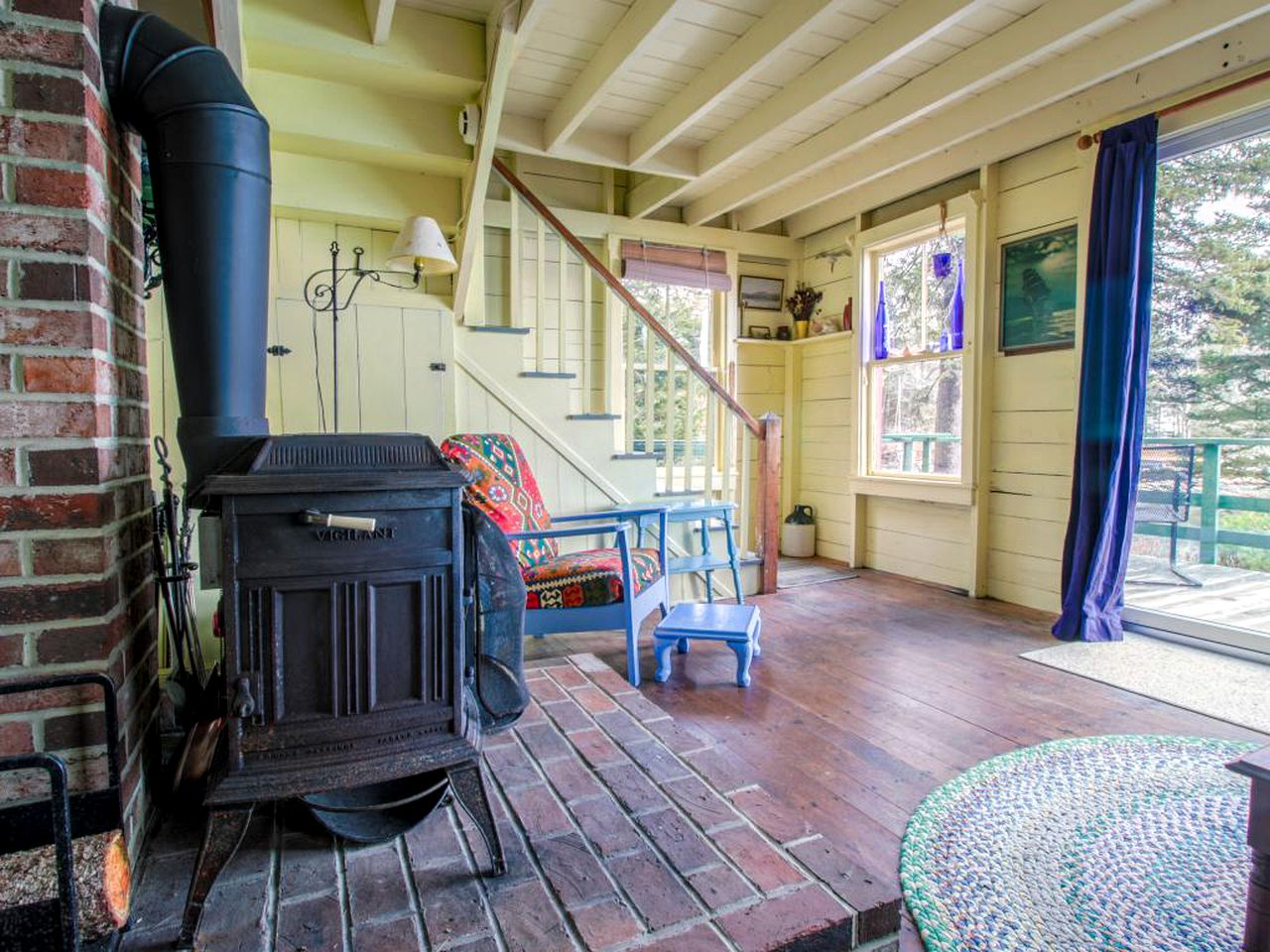 Cabin with Dock and Beach Access in Boothbay Harbor, Maine