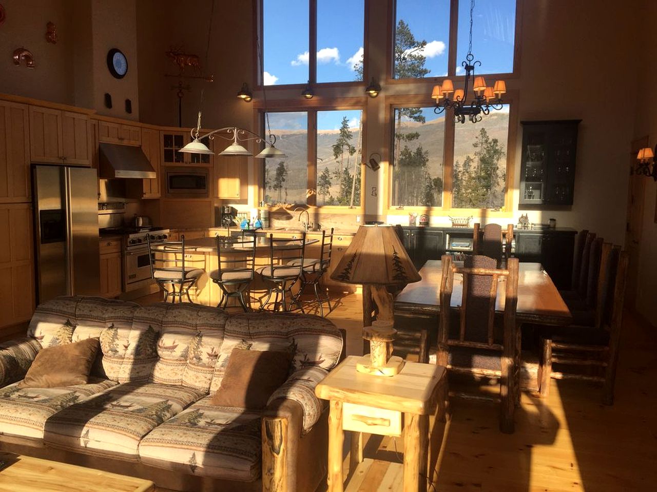 Stunning Mountainside Weekend Getaway on Private Lake near Denver, Colorado