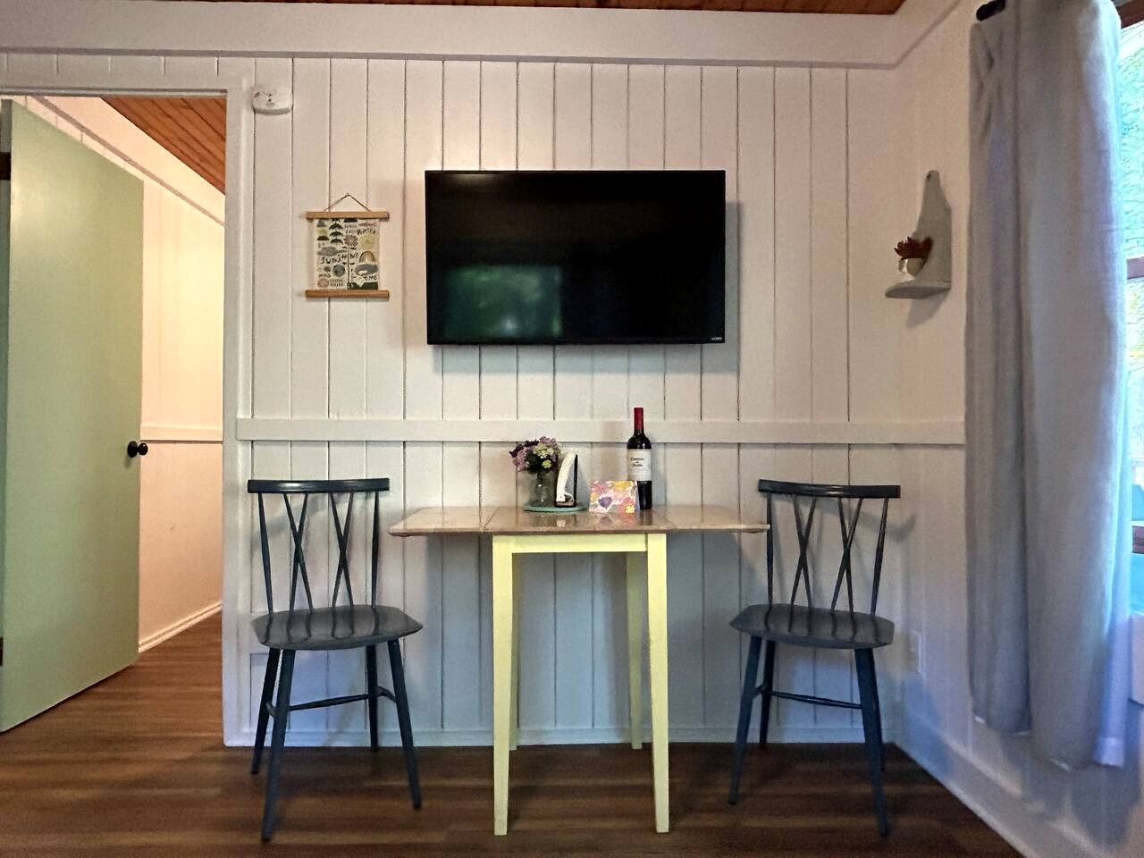 Charming Waterfront Cabins with Hot Tub & Private Beach Access near Traverse City, Michigan