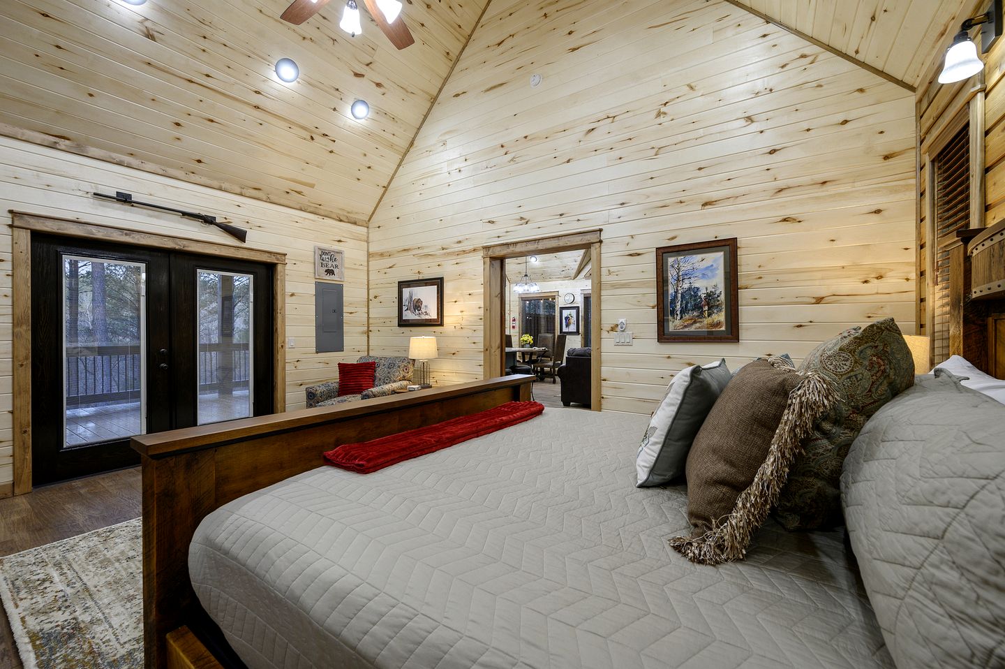 Romantic 1-Bedroom Cabin with Hot Tub, Fireplace & Soaker Tub in Hochatown