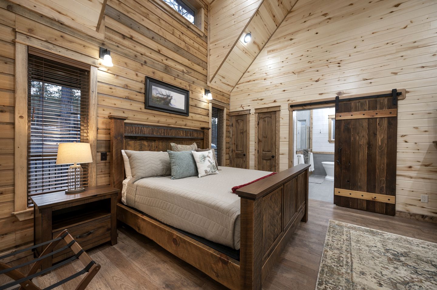 Romantic 1-Bedroom Cabin with Hot Tub, Fireplace & Soaker Tub in Hochatown