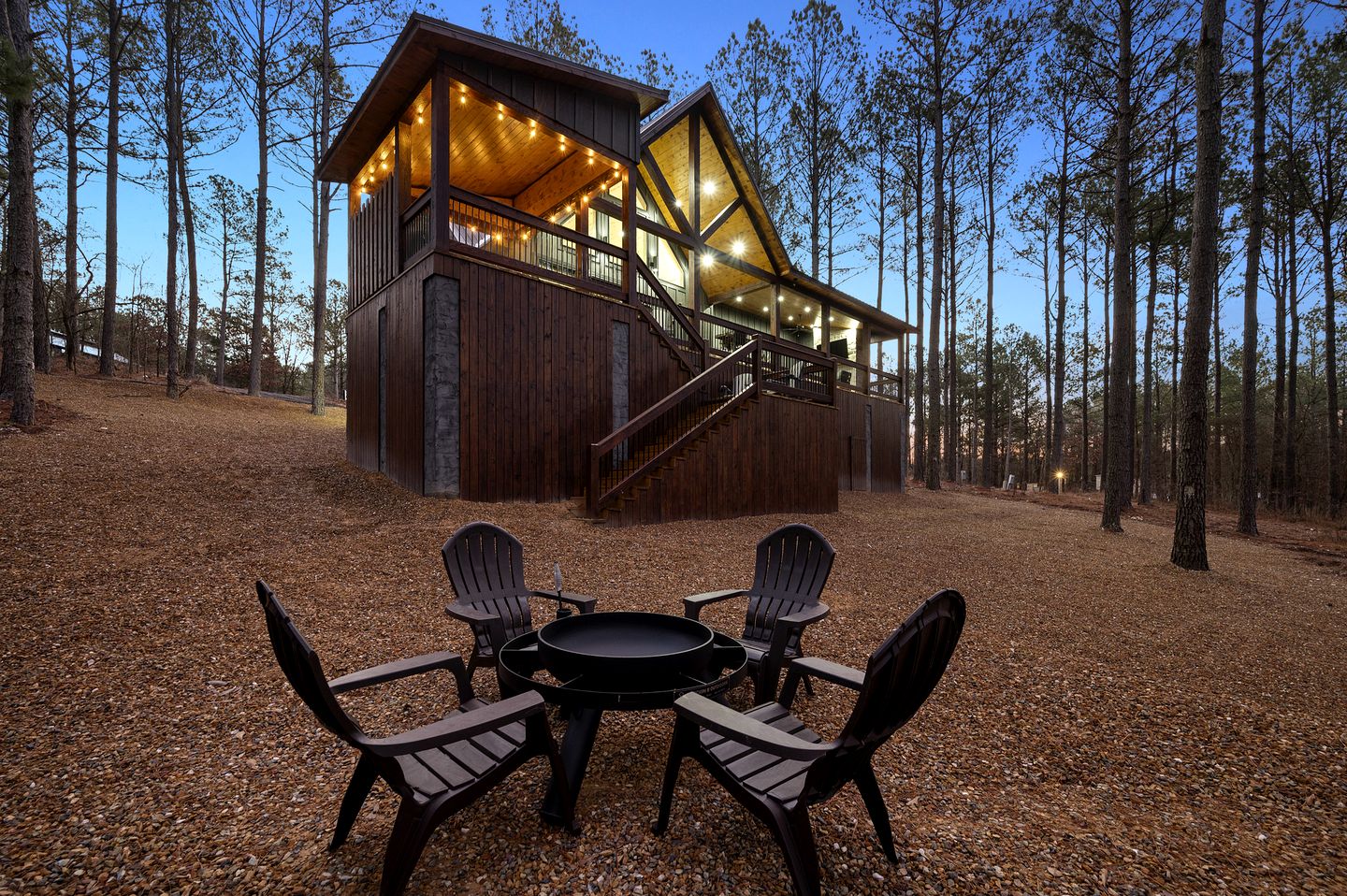 Romantic 1-Bedroom Cabin with Hot Tub, Fireplace & Soaker Tub in Hochatown