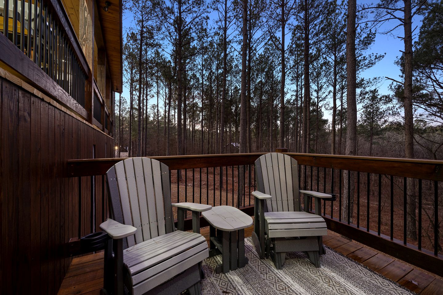 Romantic 1-Bedroom Cabin with Hot Tub, Fireplace & Soaker Tub in Hochatown